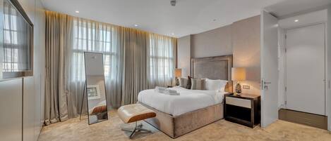 2 bedrooms, iron/ironing board, travel cot, WiFi