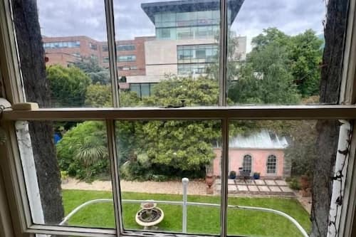 Comfort Room, 1 Queen Bed, Courtyard View | 1 bedroom, free WiFi, bed sheets