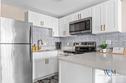 First Floor 1 Bed/1 Bath poolside near Boardwalk