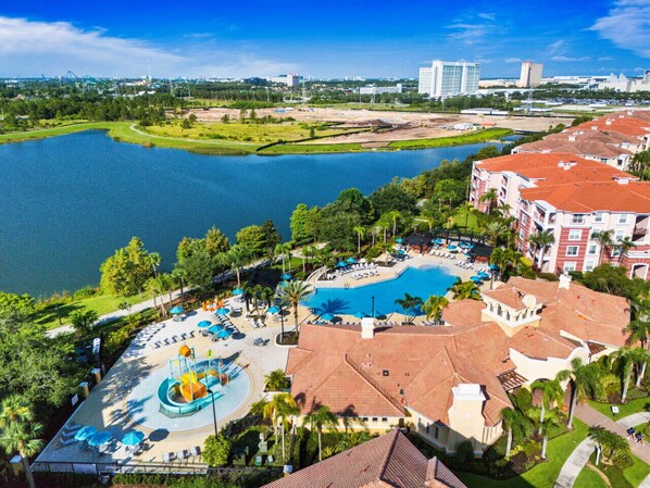 A heated pool - Vista Cay at Epic Universe : Luxury 4 bedroom condo (Orlando)