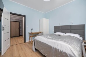 2 sovrum, skrivbord, strykjärn/strykbräda och wi-fi