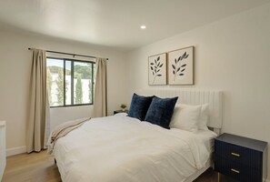 4 bedrooms, iron/ironing board, free WiFi, bed sheets