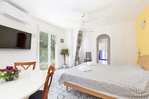 5 makuuhuonetta, silitysrauta/-lauta, Wi-Fi, vuodevaatteet