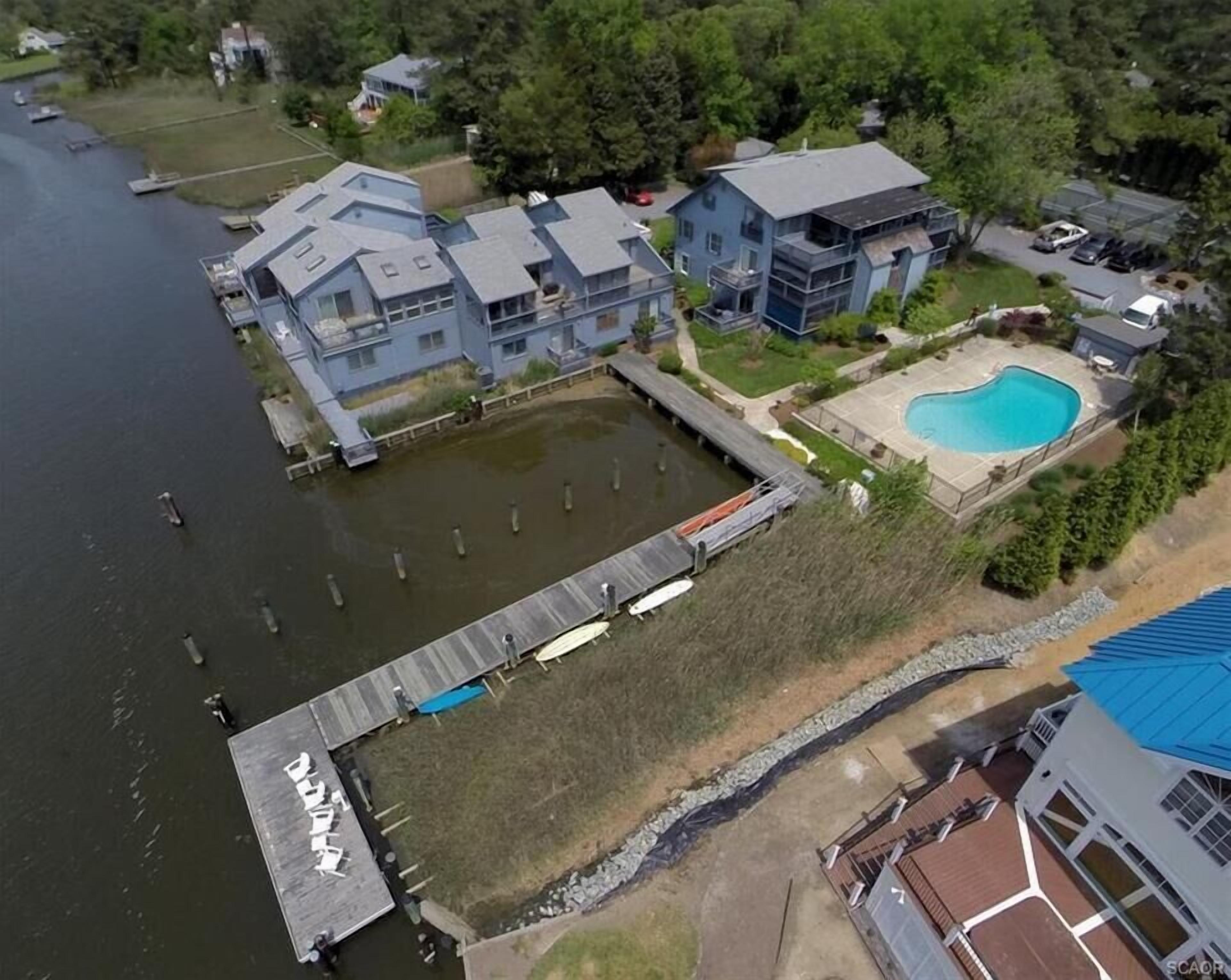 Beautiful condo with amazing canal views!