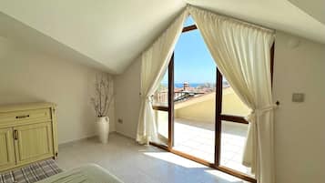 4 slaapkamers, een strijkplank/strijkijzer, reisbedje, wifi