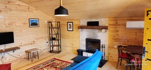 43 吋LED 電視連衛星電視頻道、壁爐、乒乓球設施