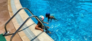 Indoor pool, outdoor pool, open 10:00 AM to 6:00 PM, sun loungers - Candarlı Çiftliği  (Iznik)
