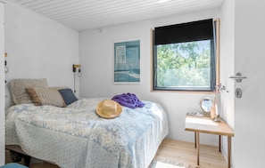3 bedrooms, iron/ironing board, free WiFi - Beautiful home in Højby with WiFi (Højby)
