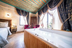 Jacuzzi Standard | Premium bedding, minibar, individually decorated, blackout curtains - Abra Stone House (Nevsehir)