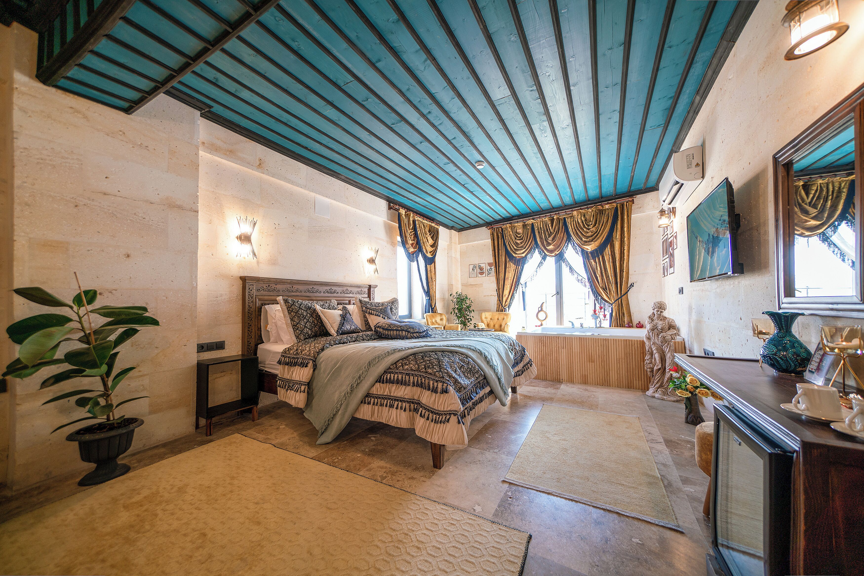 Superior Jacuzzi Room