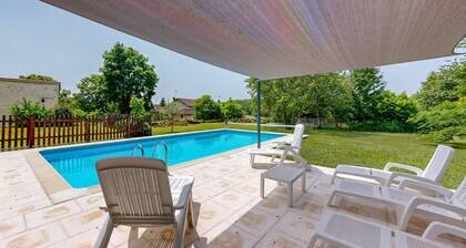Grange EntiĂšrement RĂ©novĂ©e - Piscine - ClimatisĂ©e- au CĆur du PĂ©rigord Vert