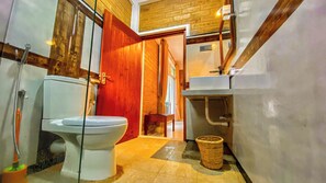 Free toiletries, hair dryer - 90 Degrees Ella (Ella)
