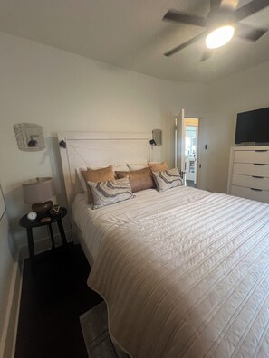 3 dormitoris, escriptori i planxa i posts de planxar 