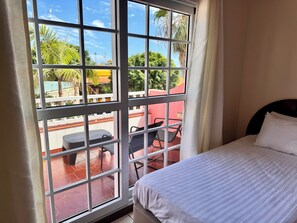 1 habitación, escritorio, tabla de planchar con plancha y wifi 