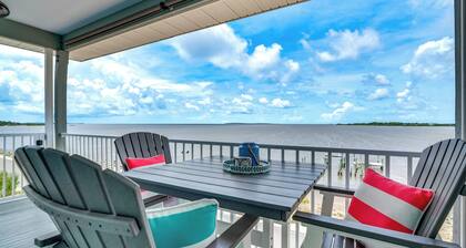 Steps to Beach: Waterfront Cedar Key Home!