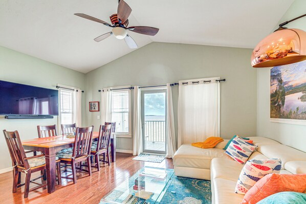 House (3 Bedrooms) | Interior - Steps to Beach: Waterfront Cedar Key Home! (Cedar Key)