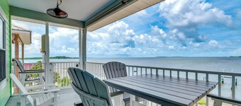 Steps to Beach: Waterfront Cedar Key Home!