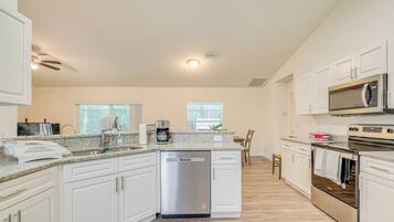 House (3 Bedrooms) | Interior