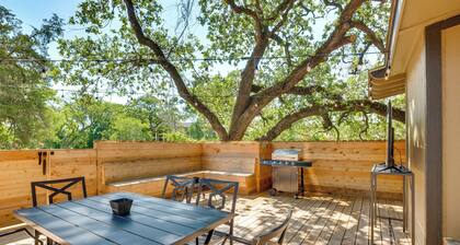 Bryan Home w/ Yard & Deck ~ 4 Mi to Aggieland