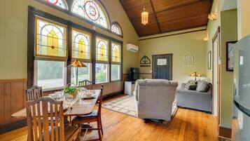 Apartment (2 Bedrooms) | Front of property