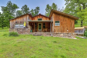 House (2 Bedrooms) | Interior - Mountain-view Cabin on Farm: 3 Mi to Town & Shops (Mountain View)