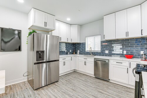 Baltimore Townhome w/ Private Rooftop Patio!