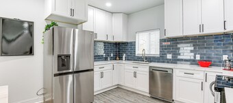 Baltimore Townhome w/ Private Rooftop Patio!