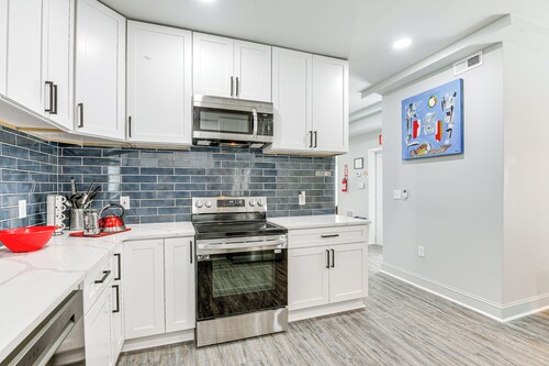 Baltimore Townhome w/ Private Rooftop Patio!