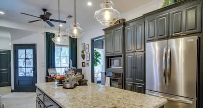 Elegant Baton Rouge Home w/ Yard ~ 3 Mi to Lsu!