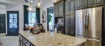 Elegant Baton Rouge Home w/ Yard ~ 3 Mi to Lsu!