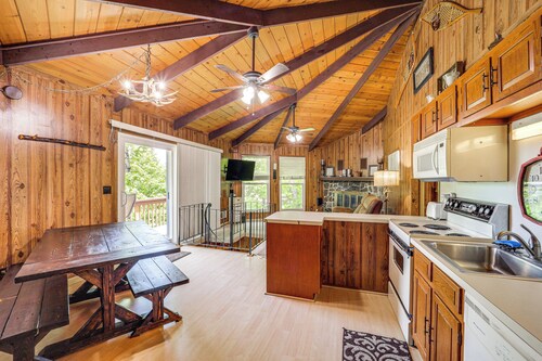 Ski, Hike! Family-friendly Beech Mtn Cabin w/ Deck