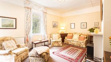 Fernseher, DVD-Player, Arbeitsbereiche