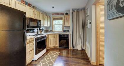 Vista Blanca is an adorable cabin with breathtaking views of the mountains!