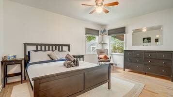 3 bedrooms, desk, WiFi, bed sheets