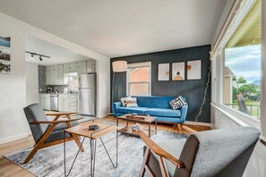 TV, bøker og kontorer