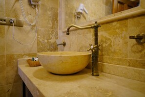 Junior Room | Bathroom - vezir cave suites (Nevsehir)