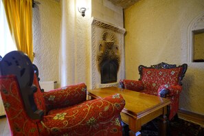 Premium bedding, minibar, individually decorated, individually furnished - vezir cave suites (Göreme)
