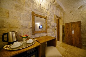 Premium bedding, minibar, individually decorated, individually furnished - vezir cave suites (Göreme)