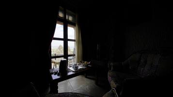 1 habitación, ropa de cama de alta calidad, minibar y escritorio