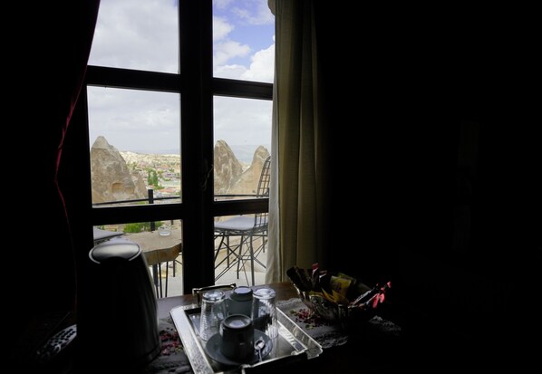 豪華套房 | 高級寢具、迷你吧、書桌、隔音