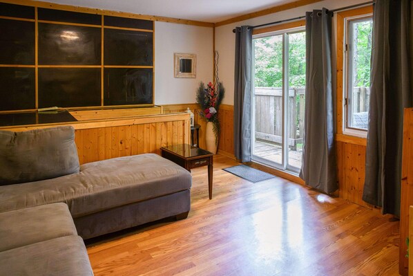 Smart-TV, Kamin, Arbeitsbereiche