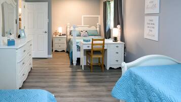 2 bedrooms, desk, WiFi, bed sheets