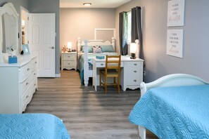 2 bedrooms, desk, WiFi, bed sheets