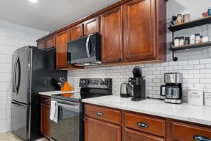Fridge, microwave, stovetop, dishwasher
