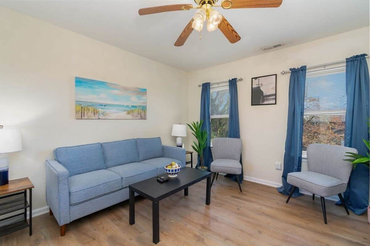 The North Hampton Suite B / 3 minute walk to beach