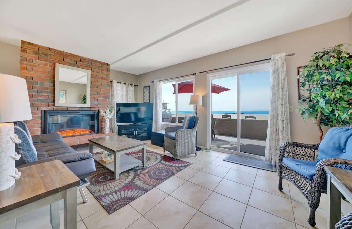 تلفزيون ذكي، مدفأة، مكتب