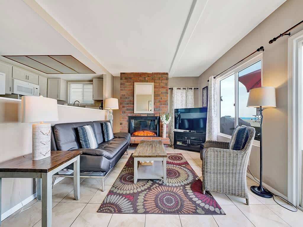 تلفزيون ذكي، مدفأة، مكتب