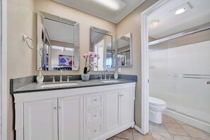 Hårtork och handdukar