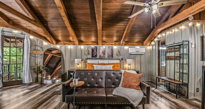 Light'n Bug Bungalow 1 Bedroom Cabin by RedAwning