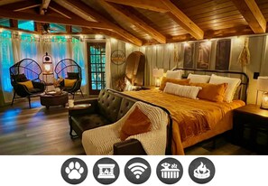 Room - Light'n Bug Bungalow 1 Bedroom Cabin by RedAwning (Townsend)